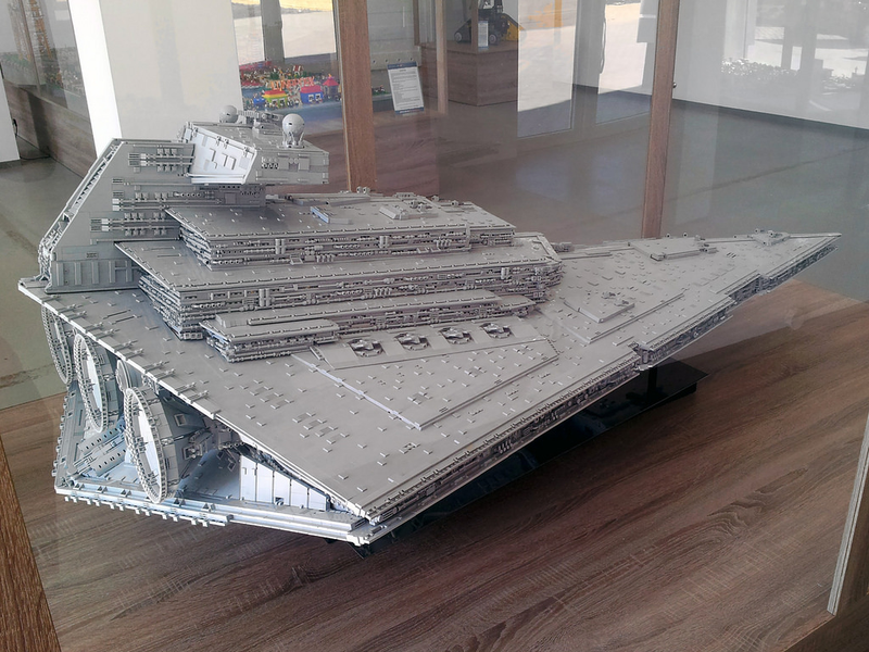 Illustration for article titled The biggest, most accurate Lego Imperial Star Destroyer ever built